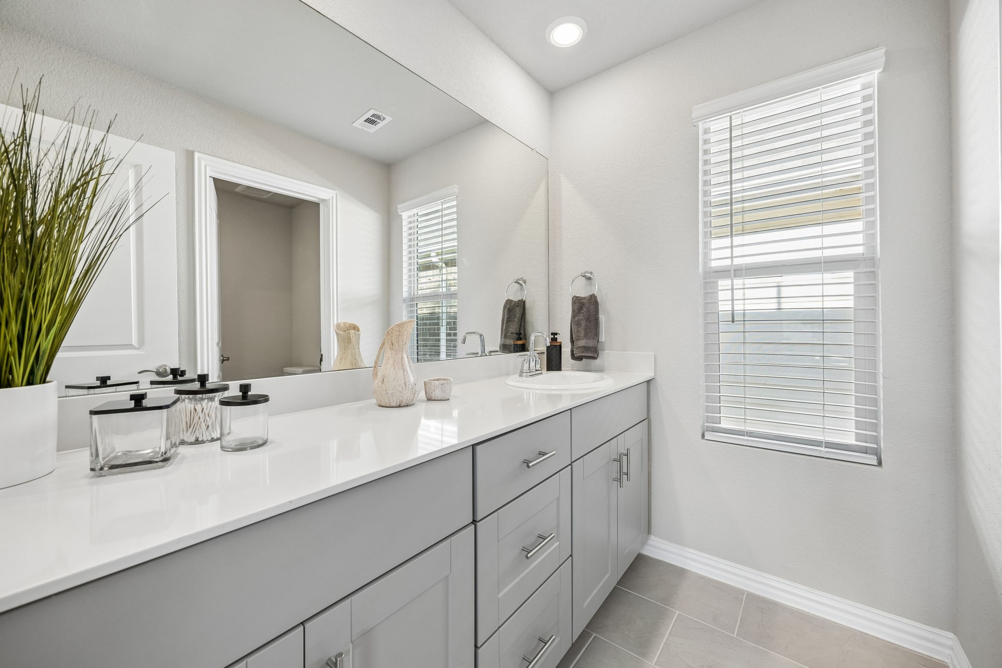 2673 Kings Canyon Mews