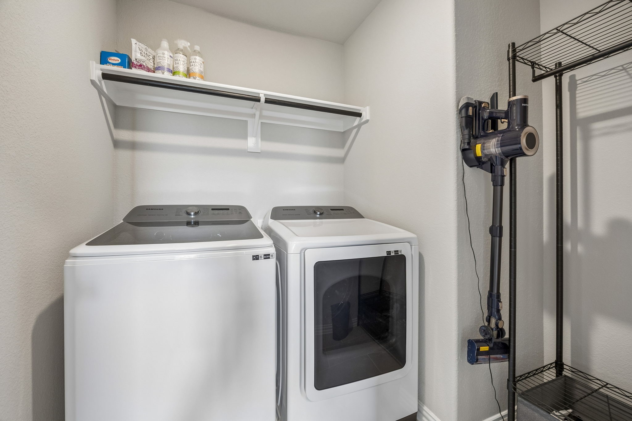2673 Kings Canyon Mews