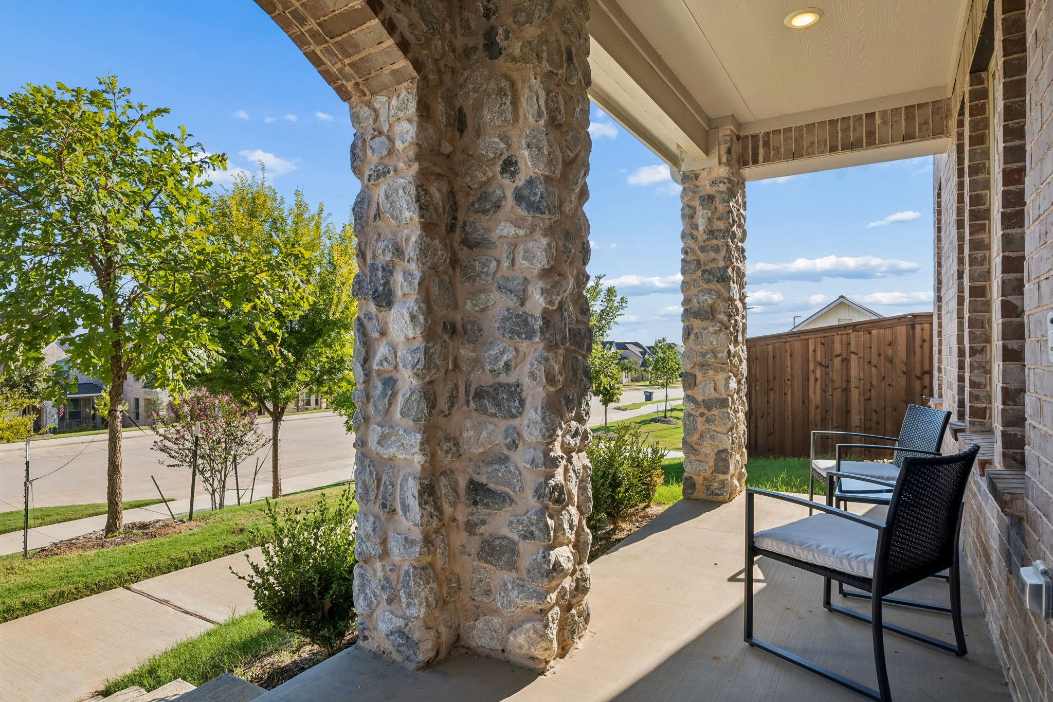 2673 Kings Canyon Mews