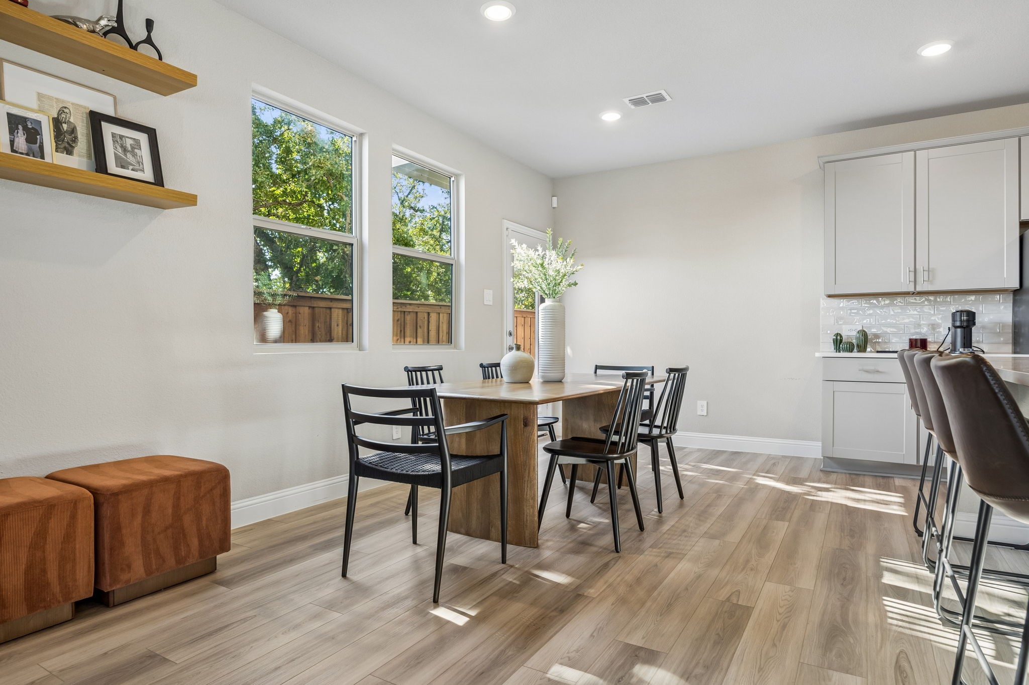 2673 Kings Canyon Mews