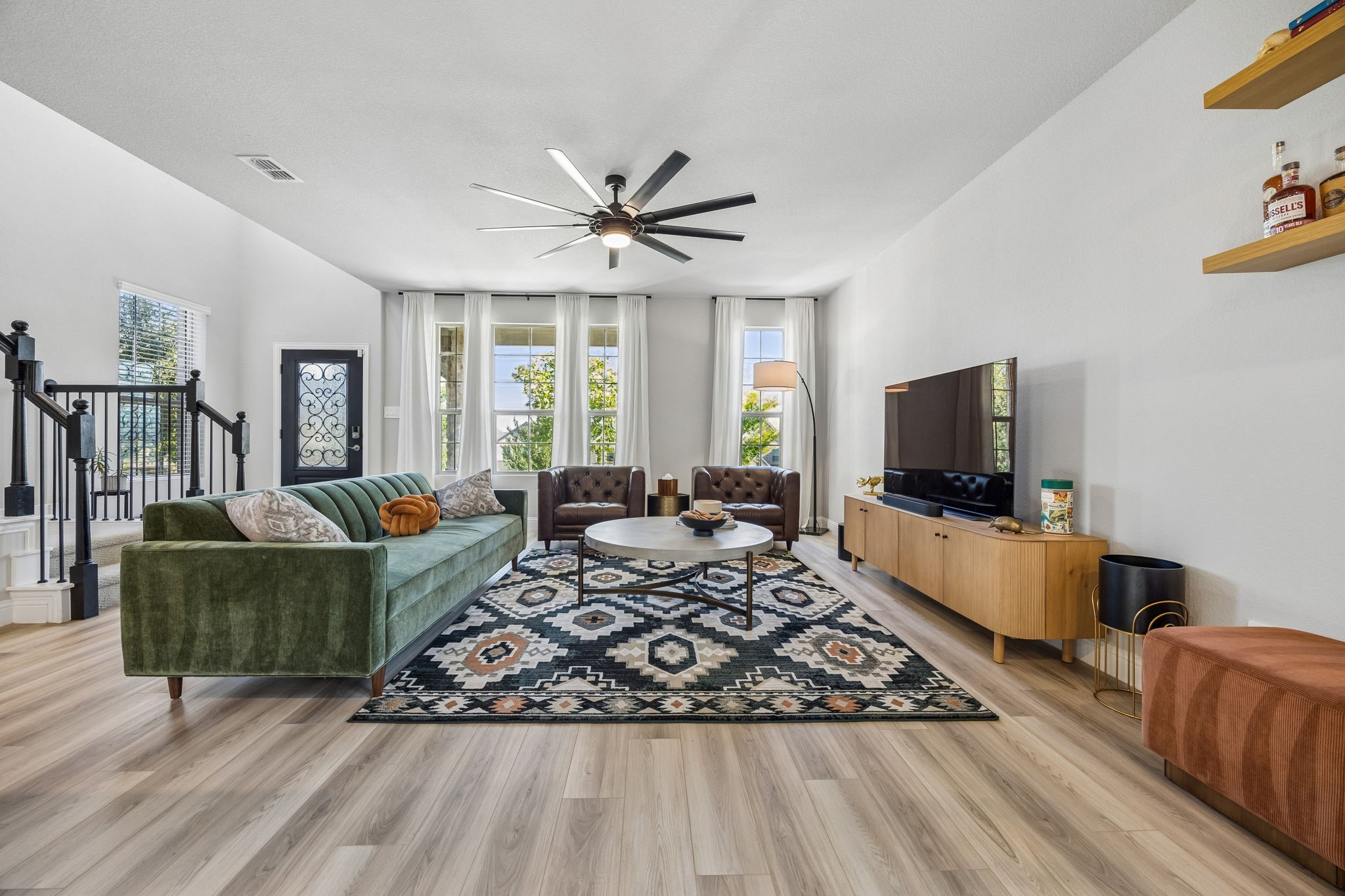 2673 Kings Canyon Mews