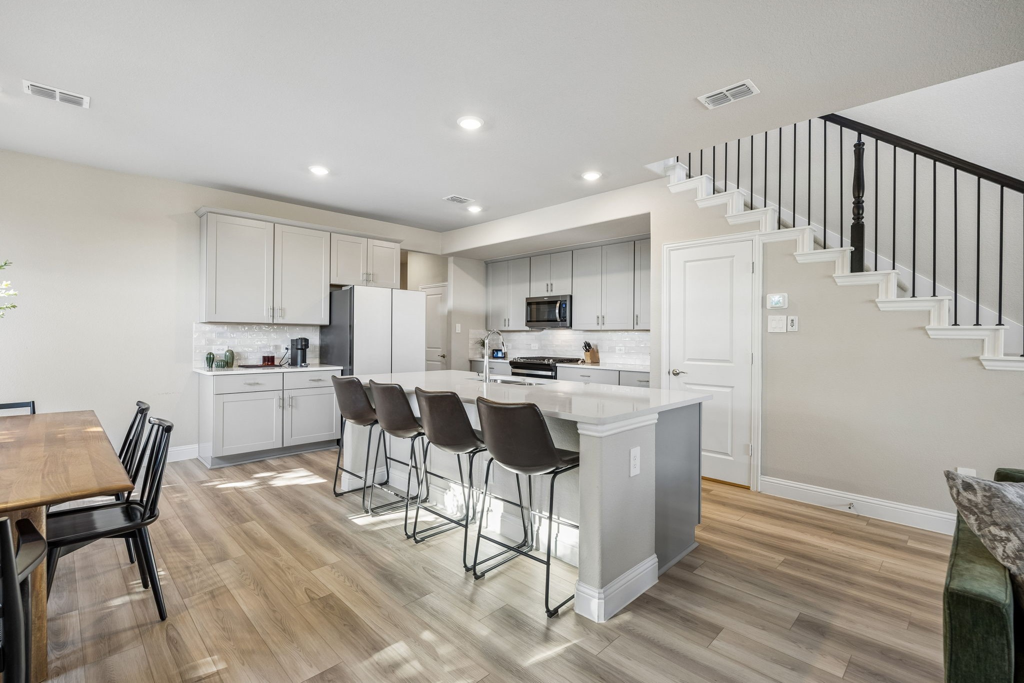 2673 Kings Canyon Mews