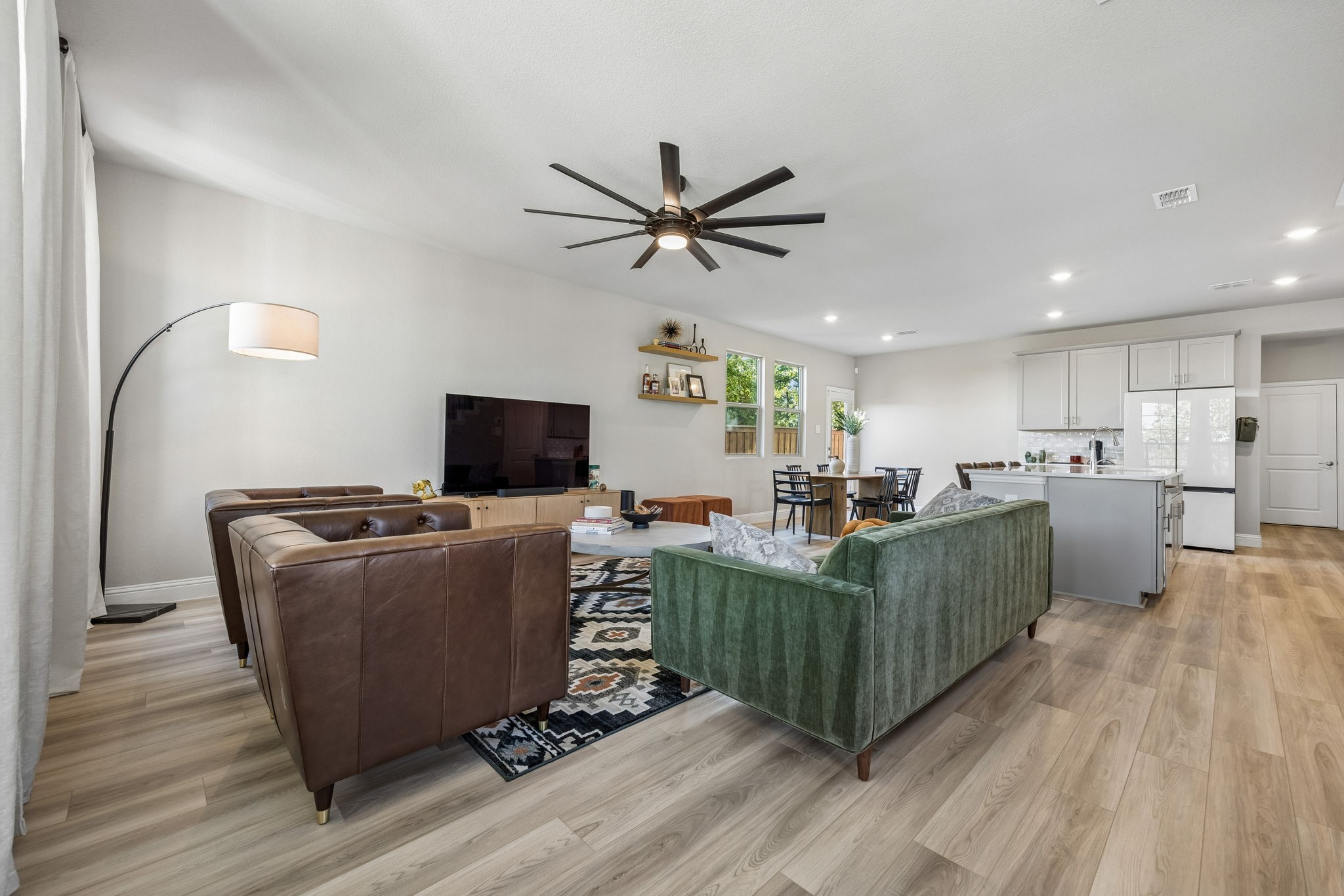 2673 Kings Canyon Mews