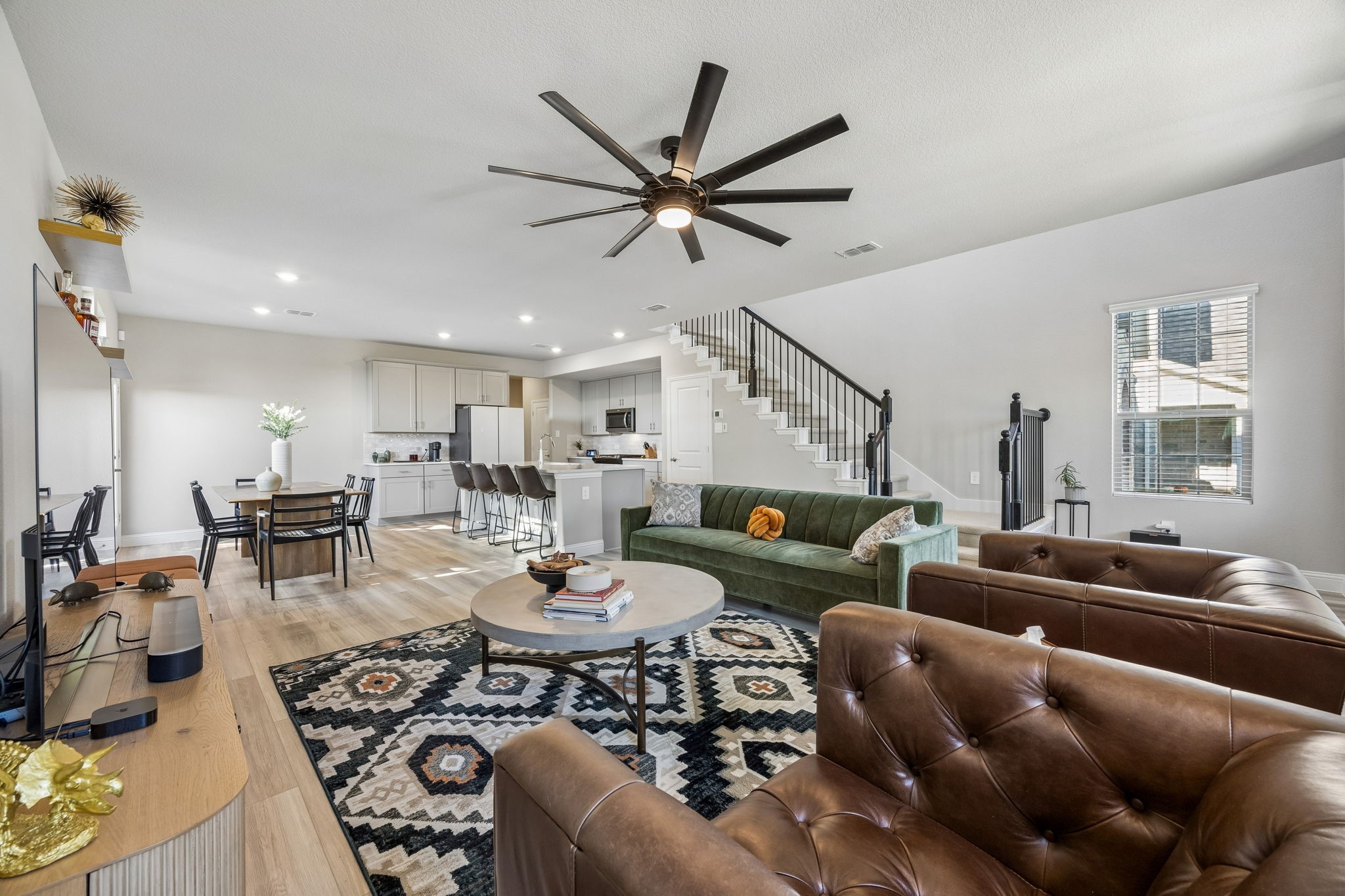 2673 Kings Canyon Mews