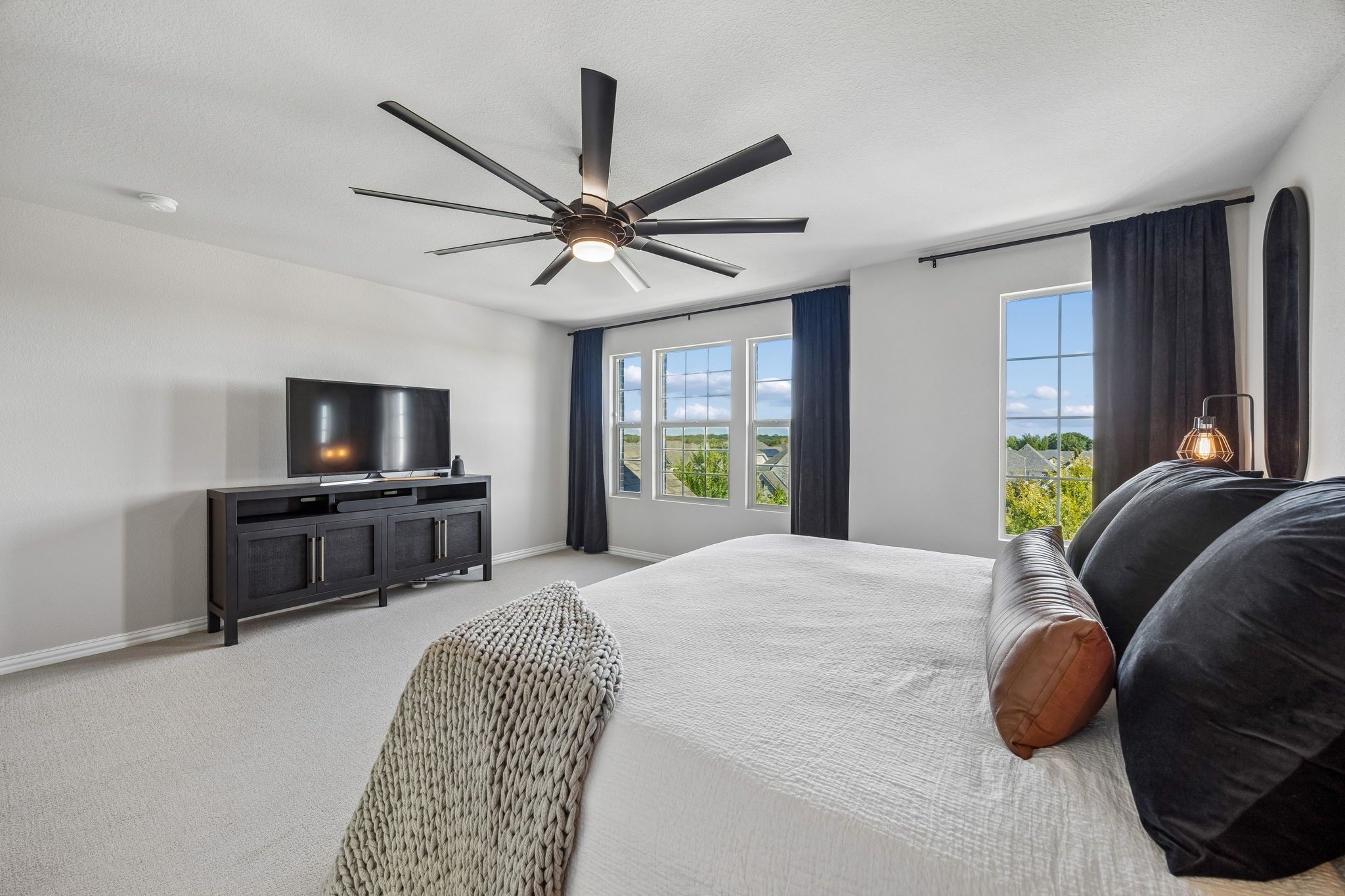 2673 Kings Canyon Mews