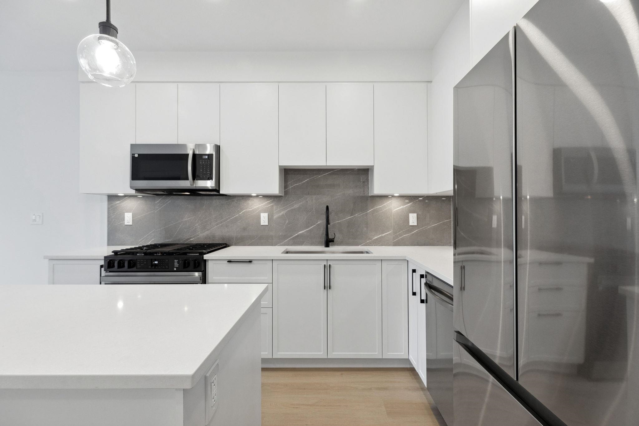 501 3528 146A STREET Unit: 501