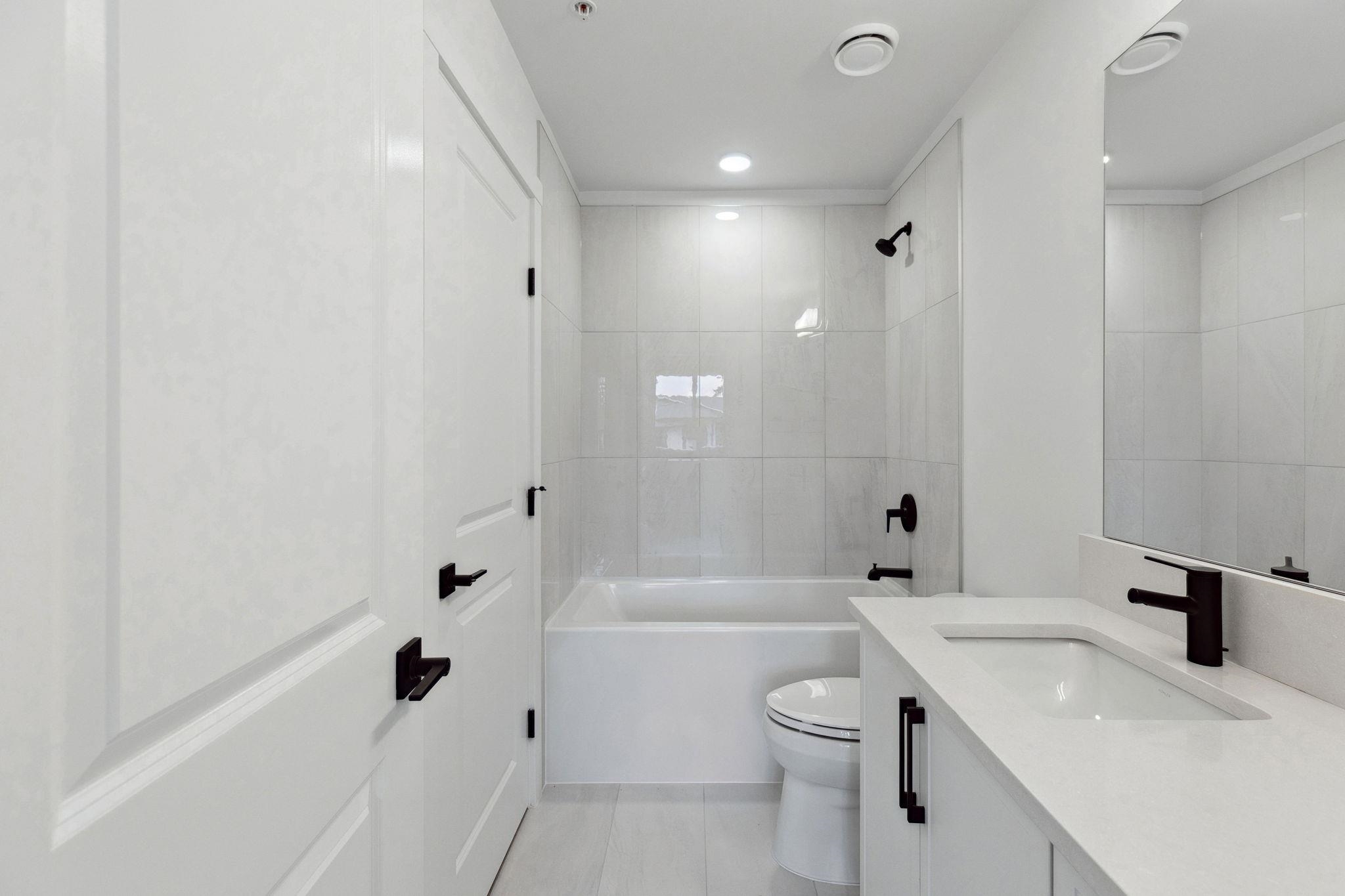 501 3528 146A STREET Unit: 501