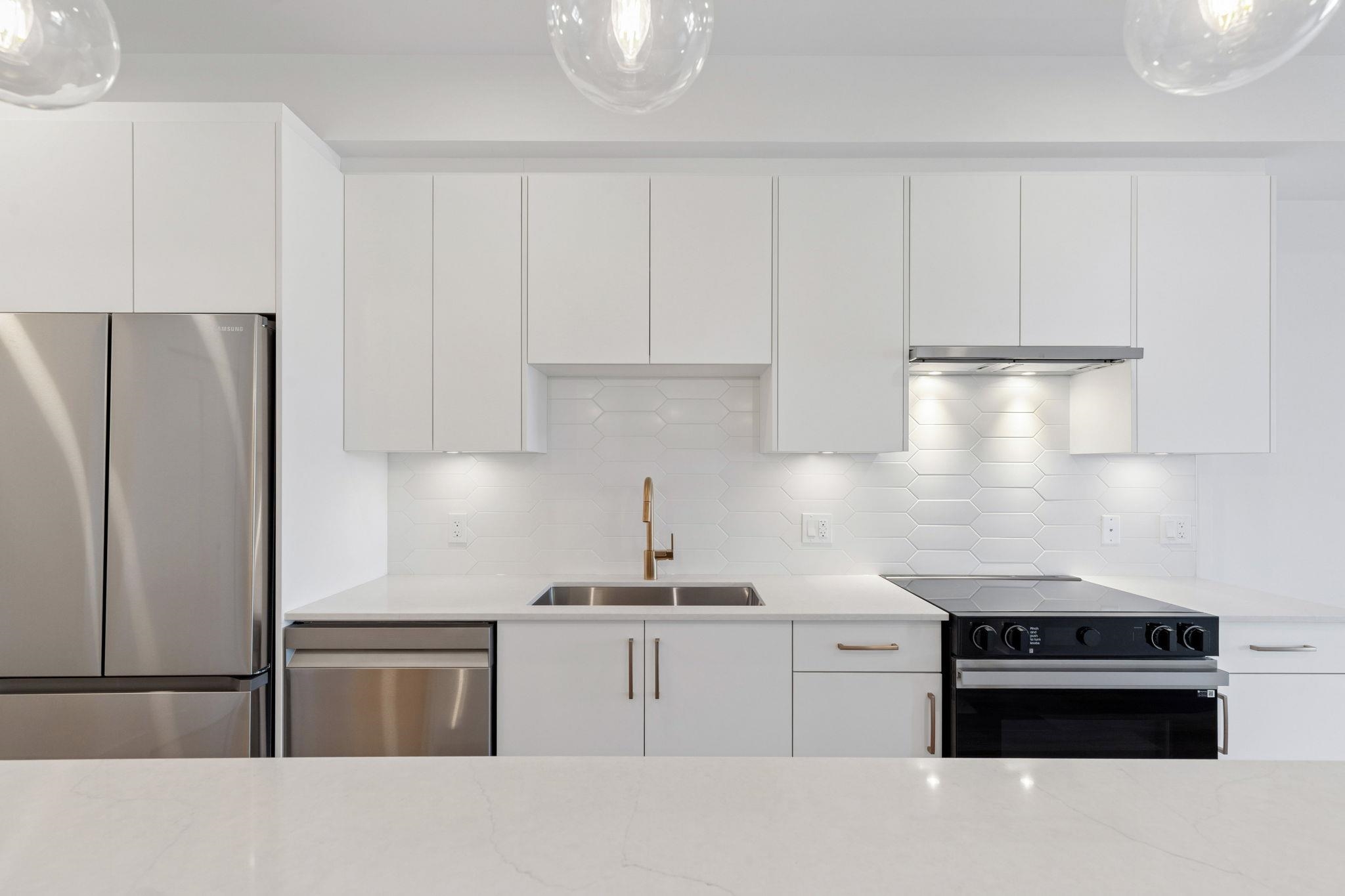 204 20286 72B AVENUE Unit: 204