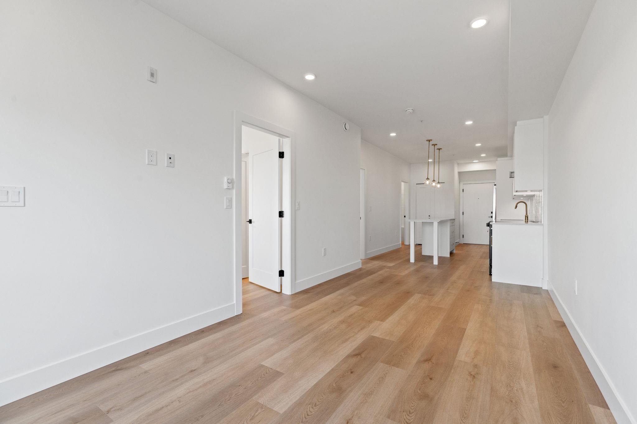 204 20286 72B AVENUE Unit: 204