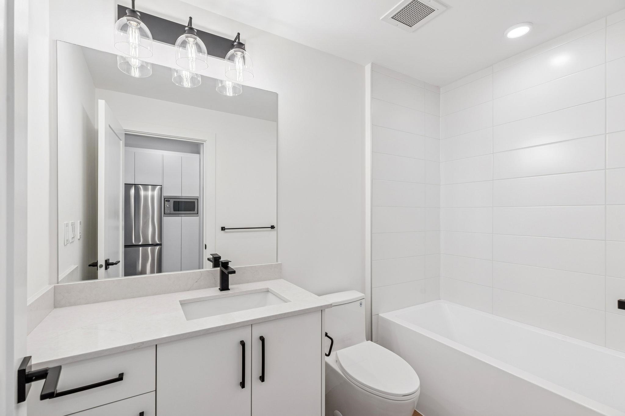 202 20286 72B AVENUE Unit: 202
