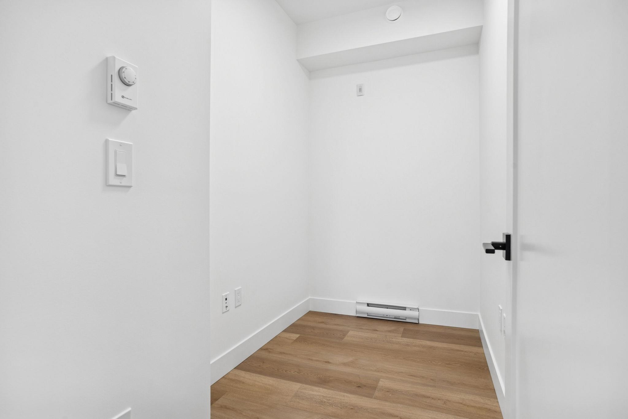 208 20286 72 AVENUE Unit: 208