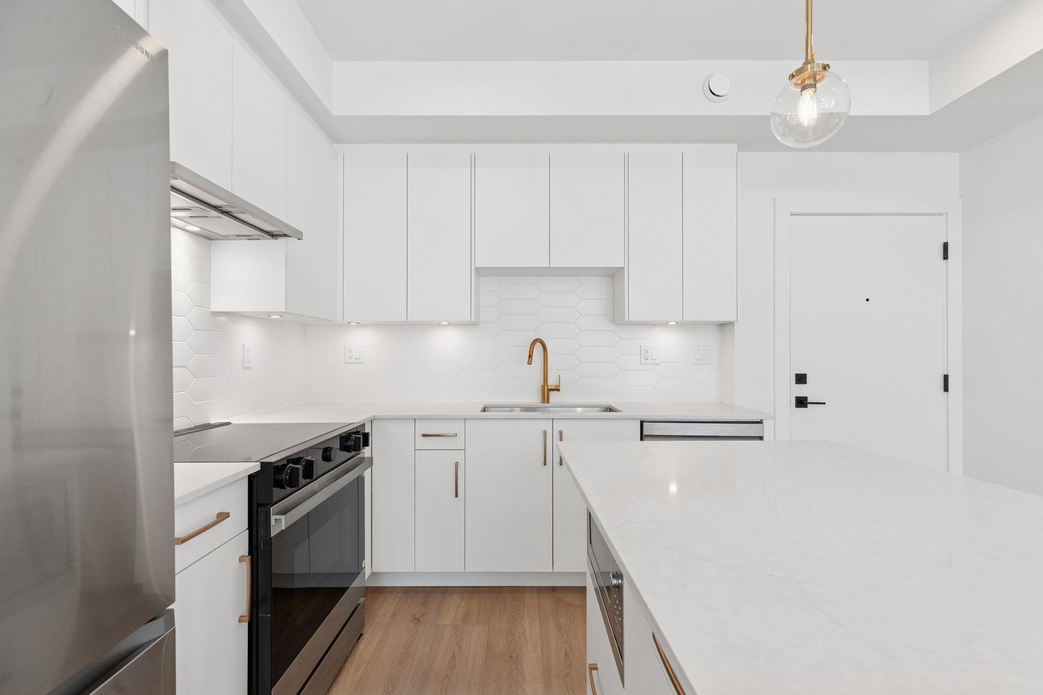 206 20286 72B AVENUE Unit: 206