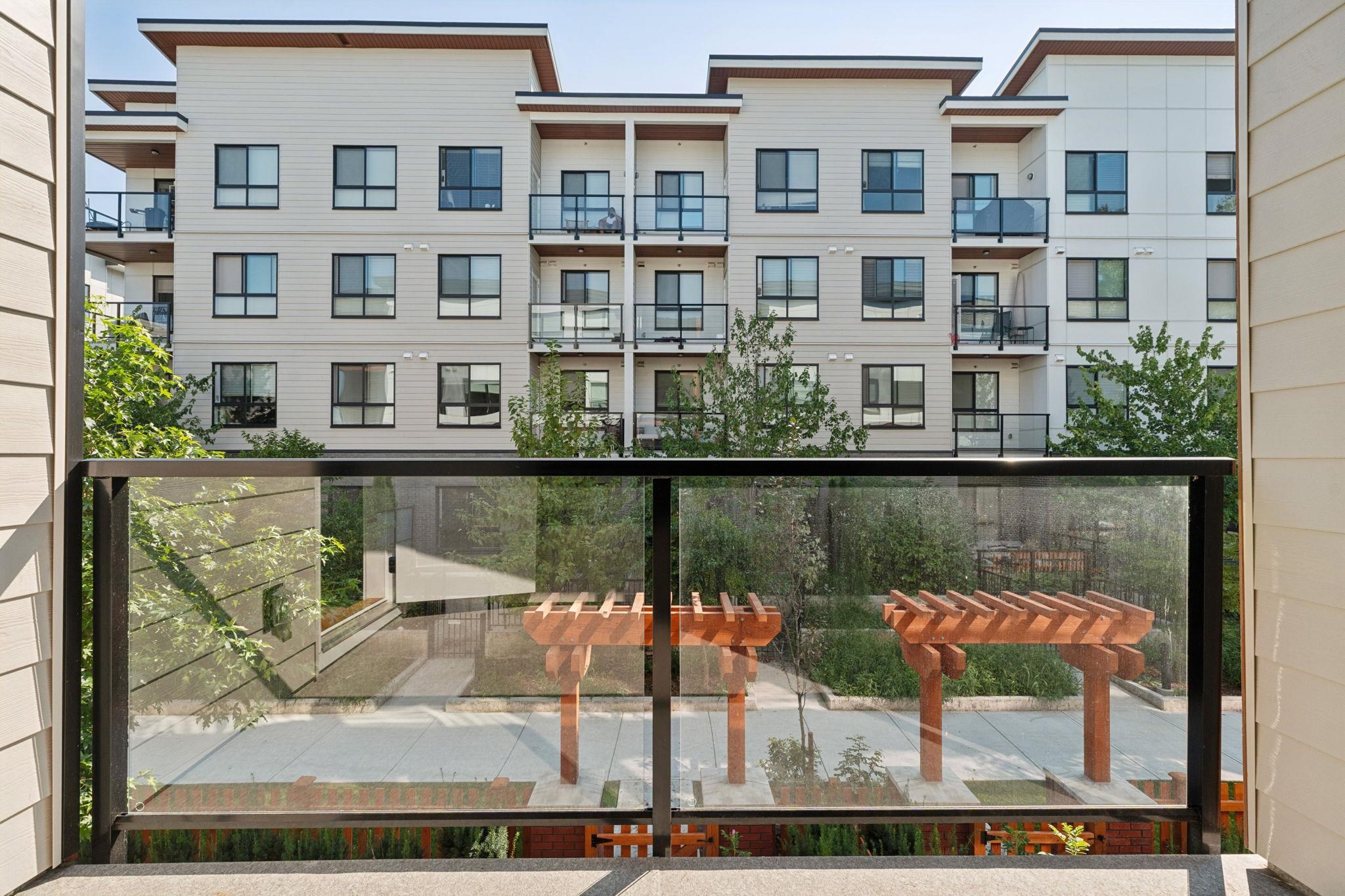 206 20286 72B AVENUE Unit: 206