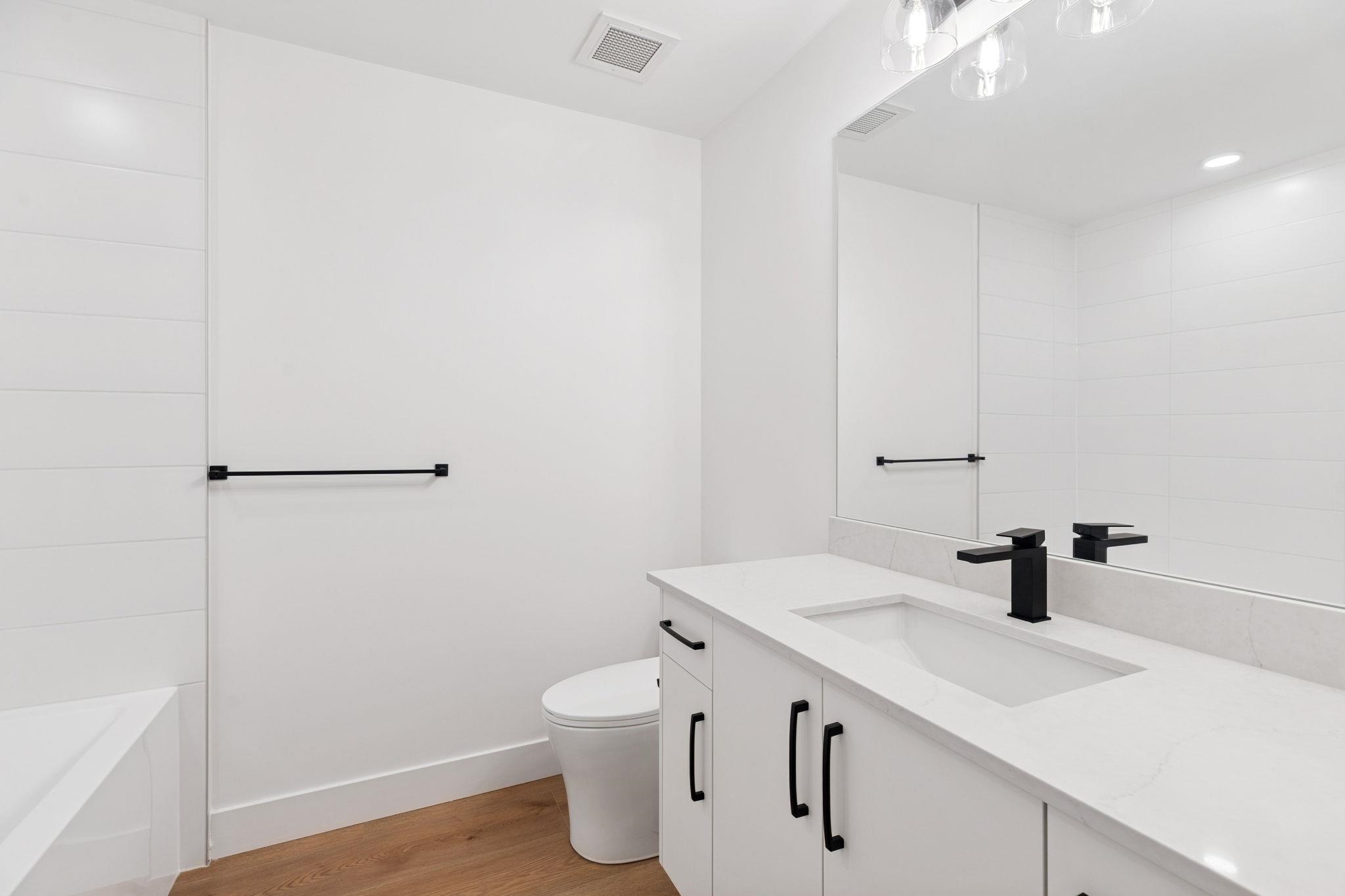 206 20286 72B AVENUE Unit: 206