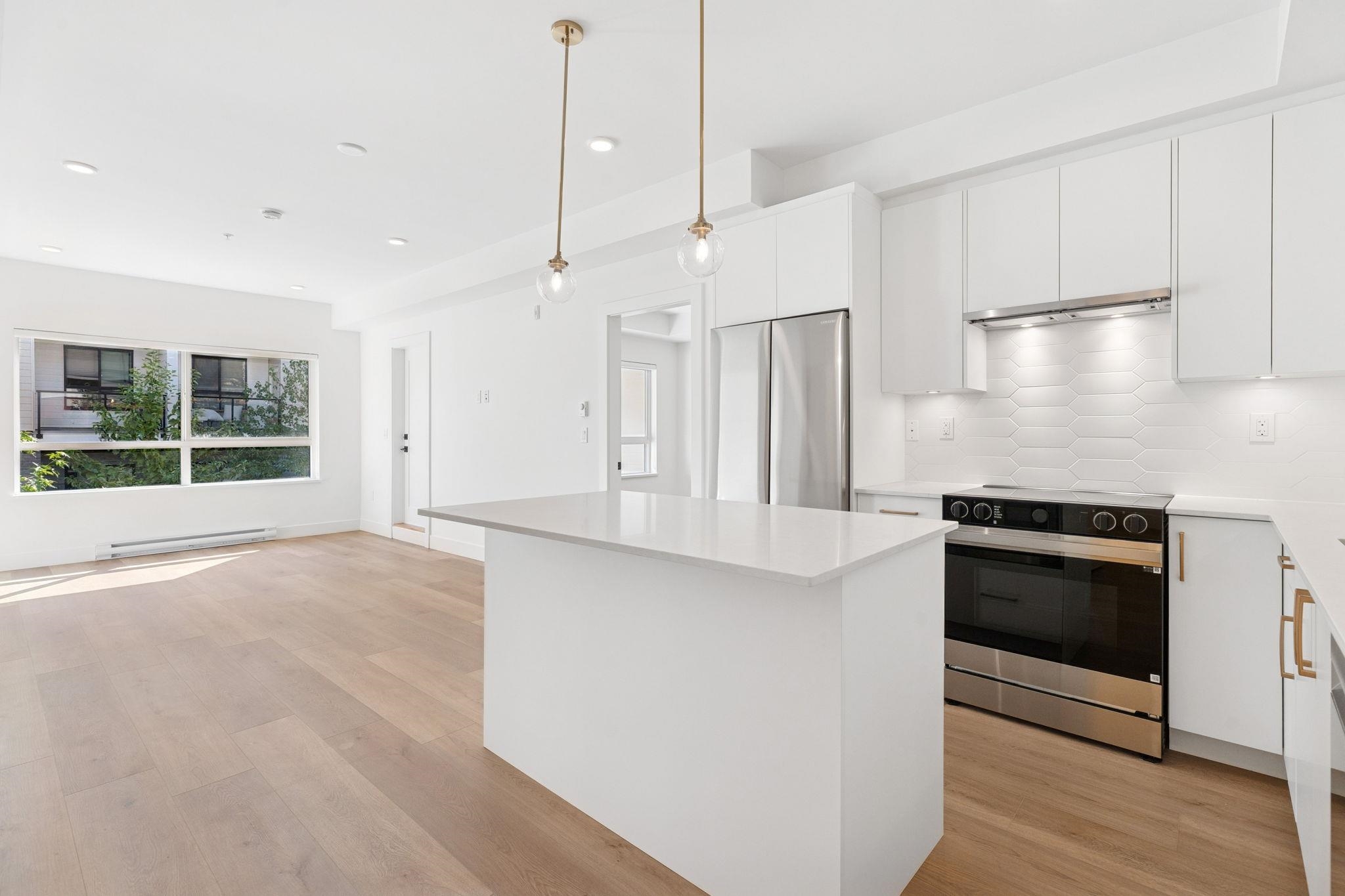 206 20286 72B AVENUE Unit: 206