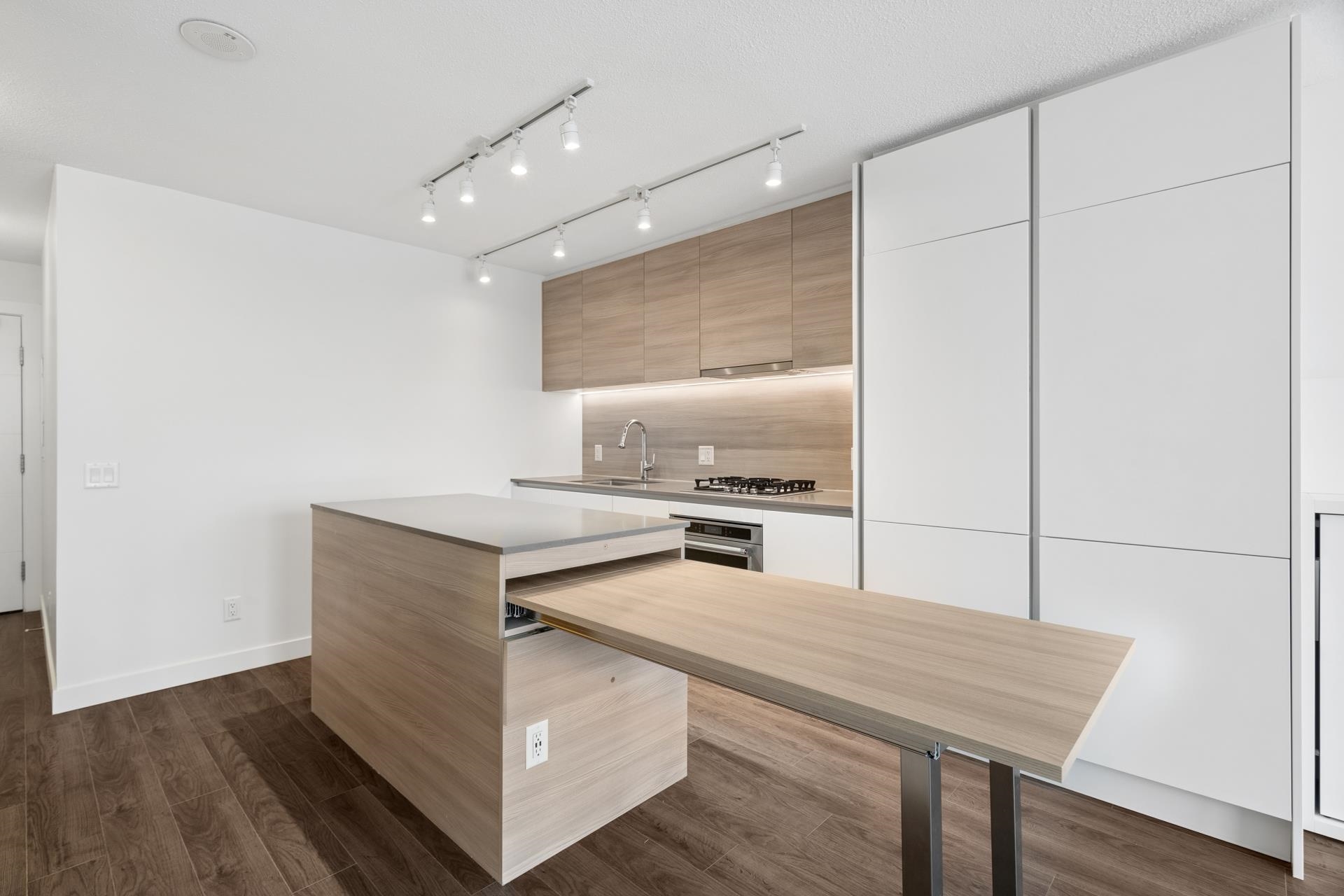 2103 908 QUAYSIDE DRIVE Unit: 2103