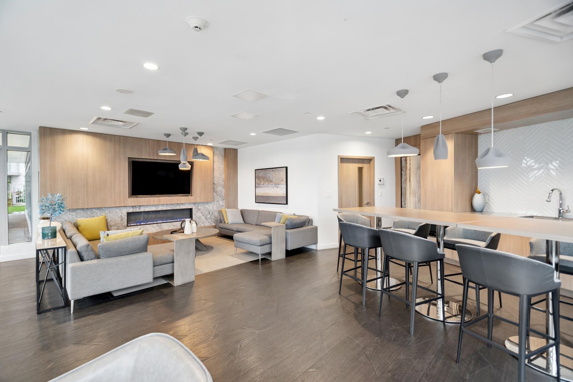 2103 908 QUAYSIDE DRIVE Unit: 2103