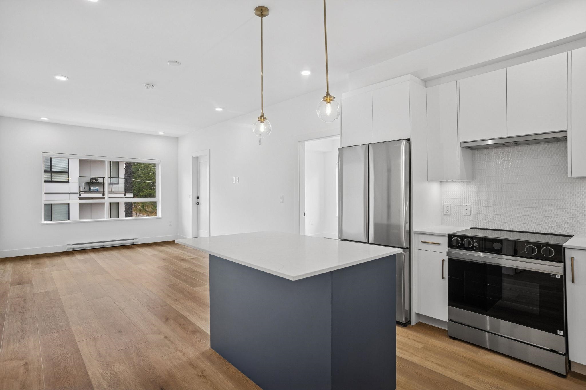 305 20286 72B AVENUE Unit: 305