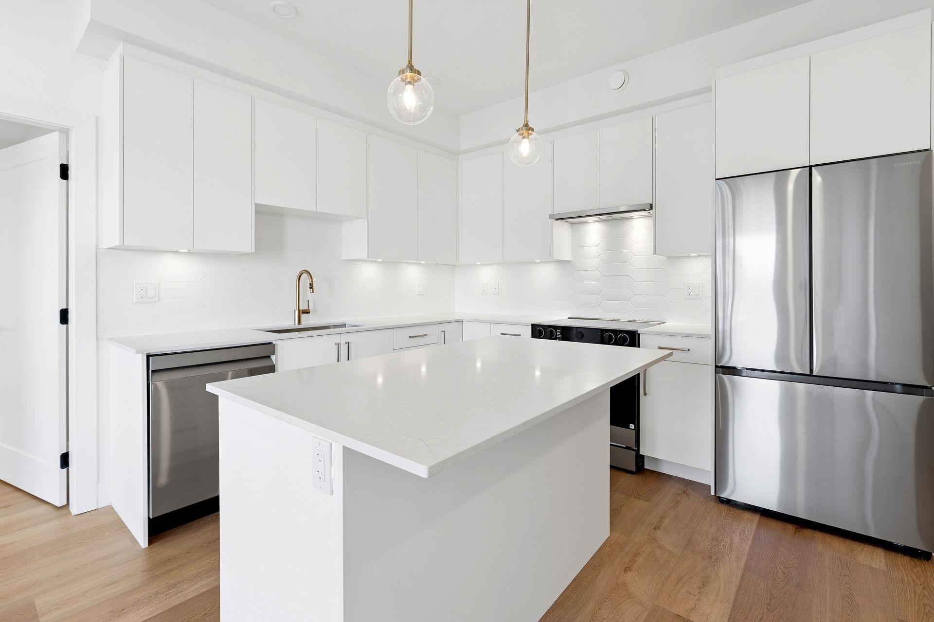 417 20286 72B AVENUE Unit: 417