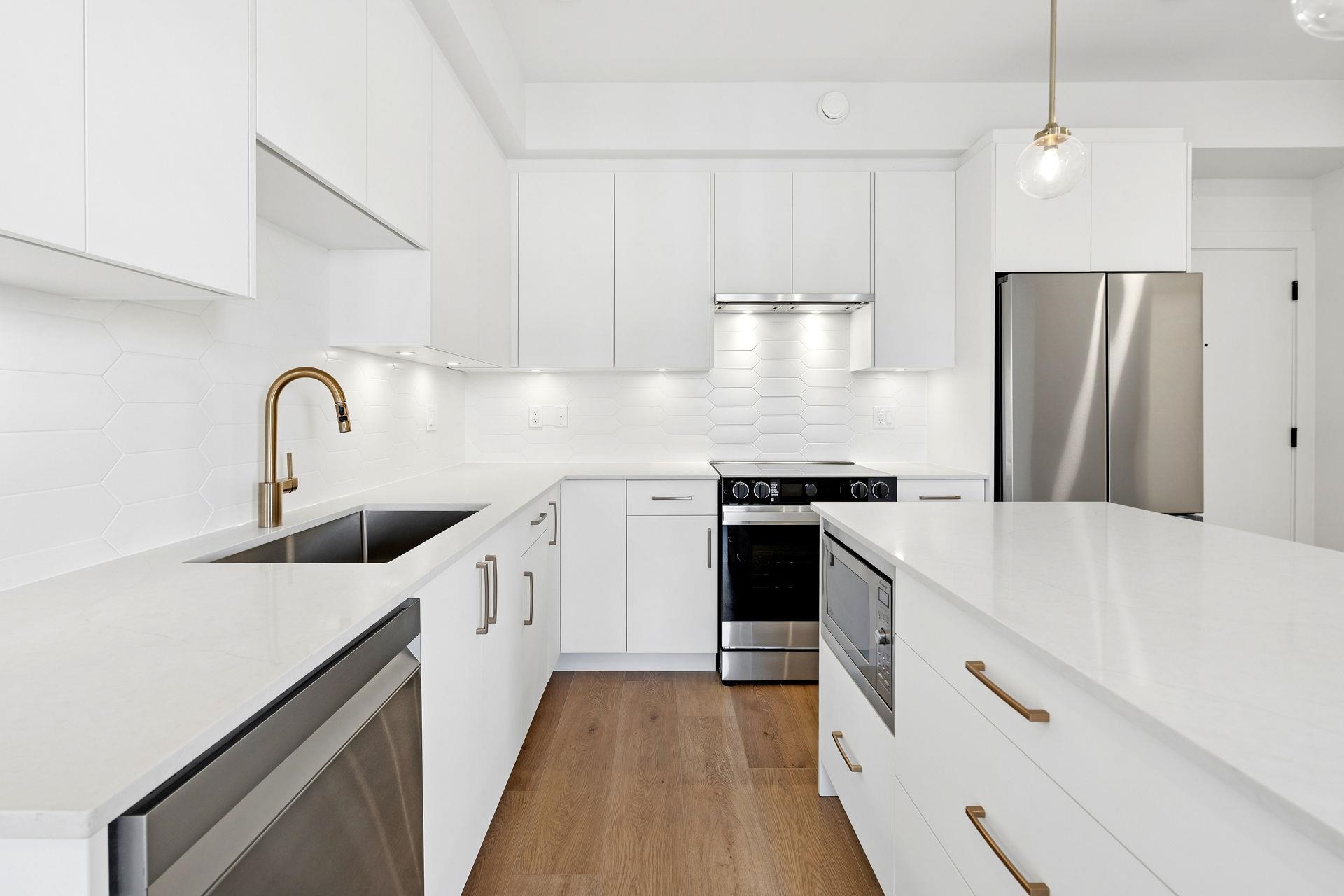 417 20286 72B AVENUE Unit: 417