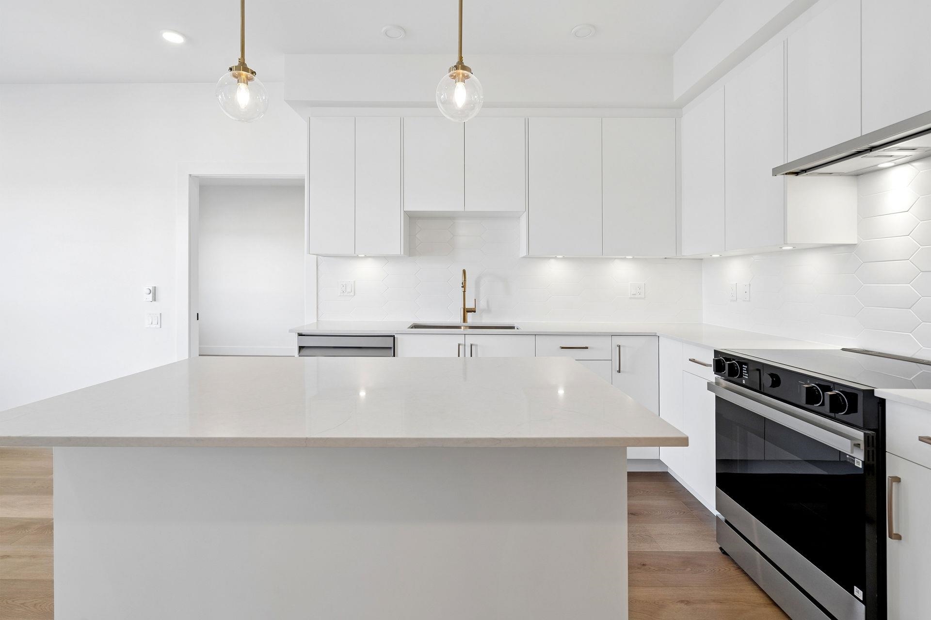 417 20286 72B AVENUE Unit: 417