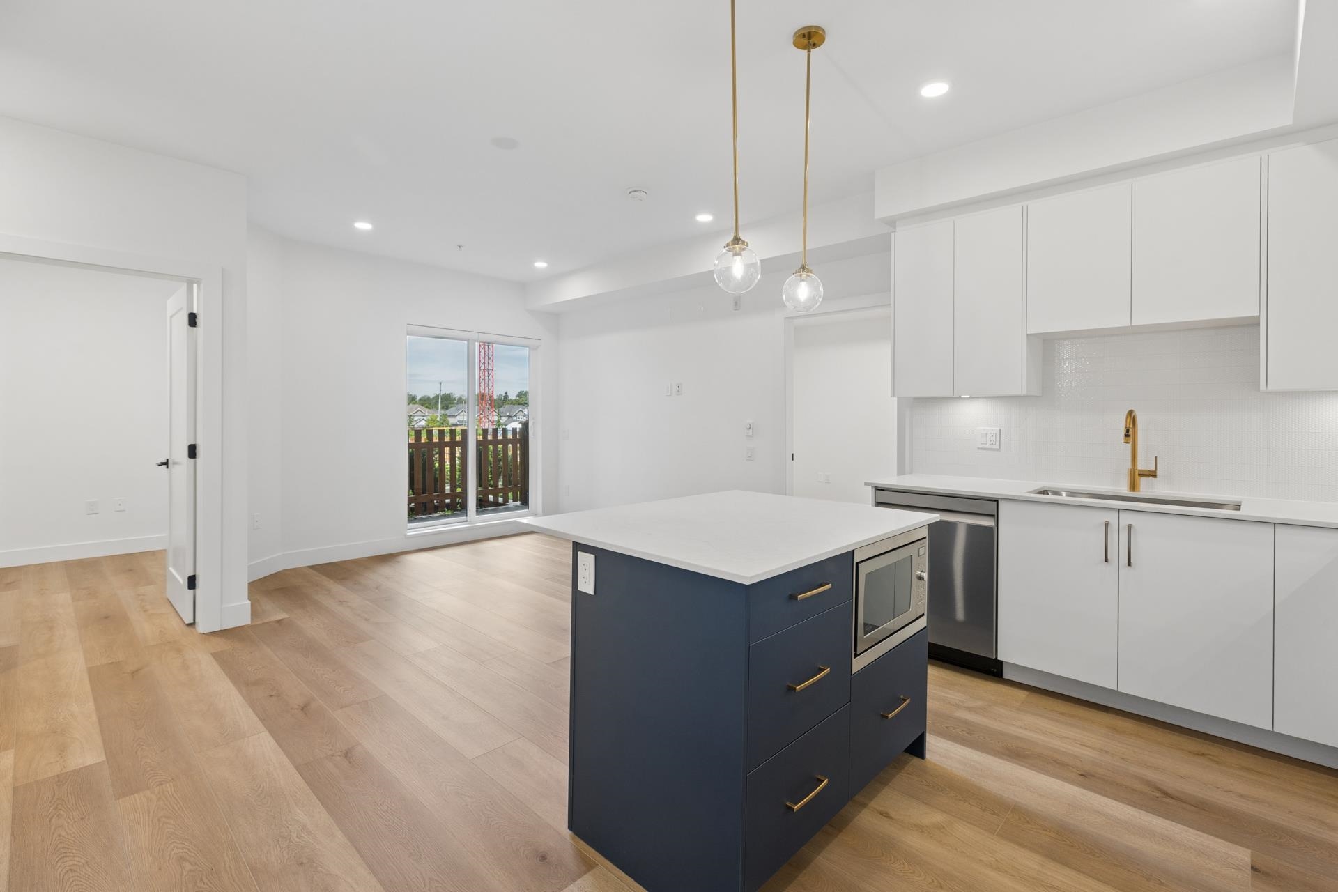101 20286 72B AVENUE Unit: 101