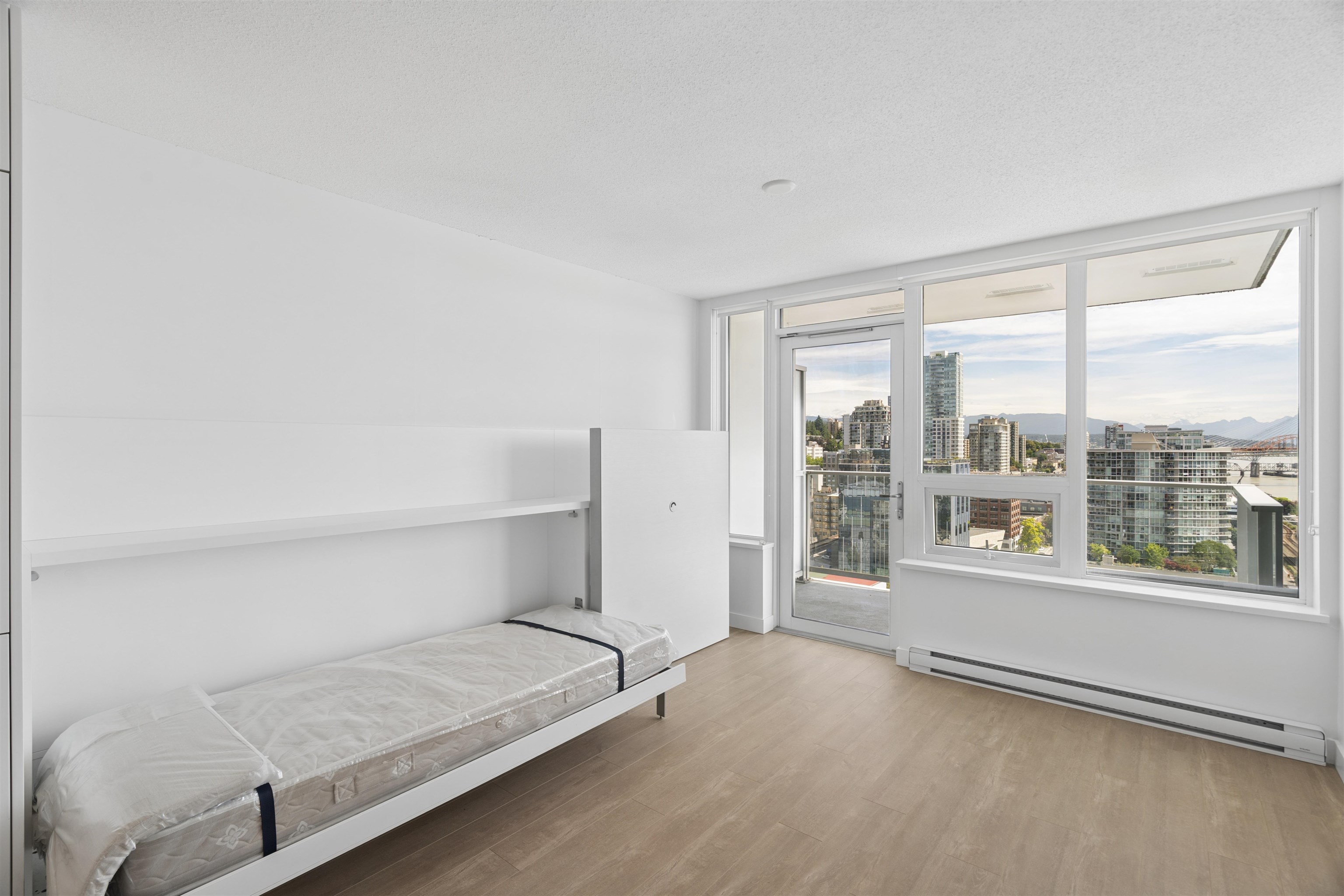 1901 908 QUAYSIDE DRIVE