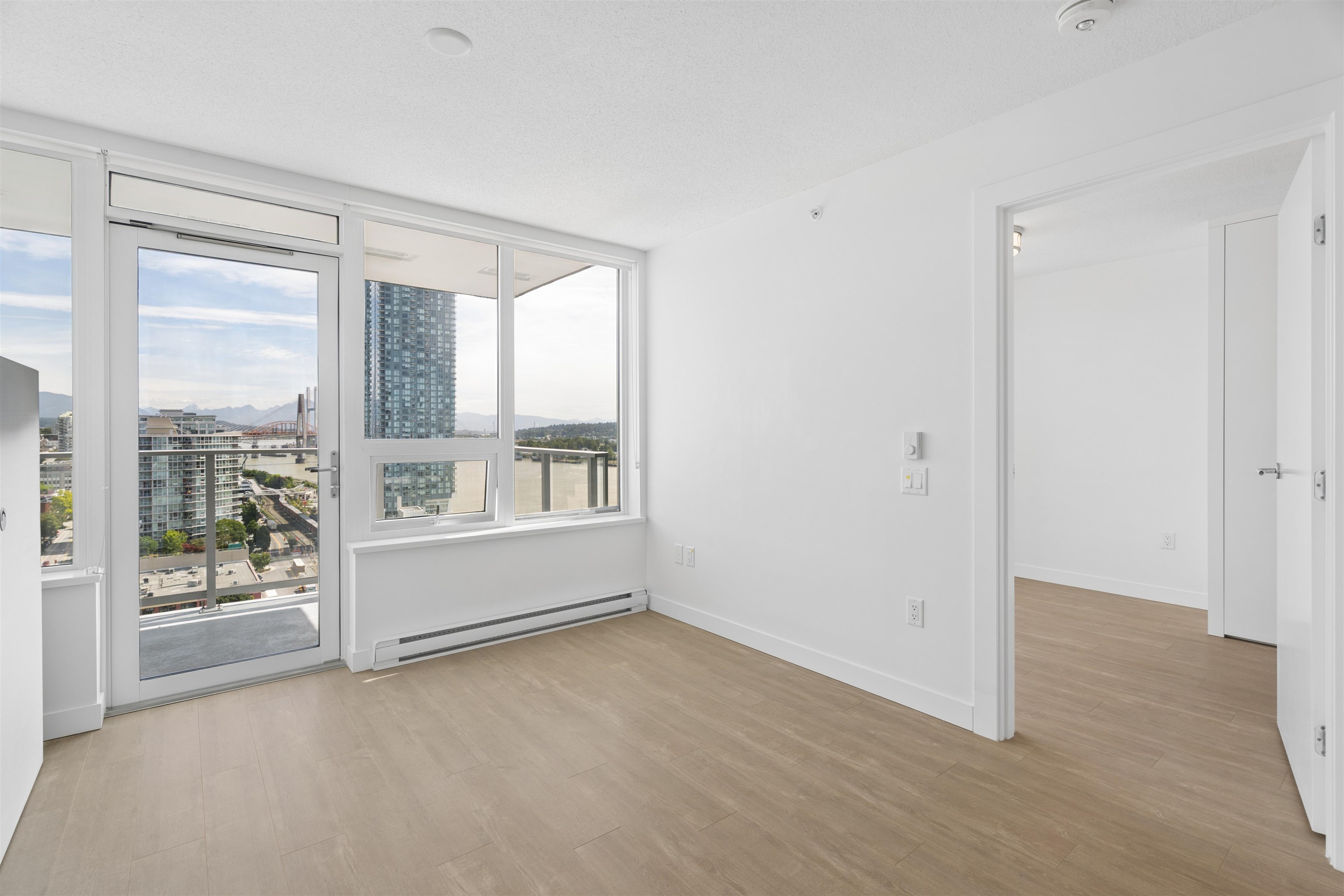 1901 908 QUAYSIDE DRIVE