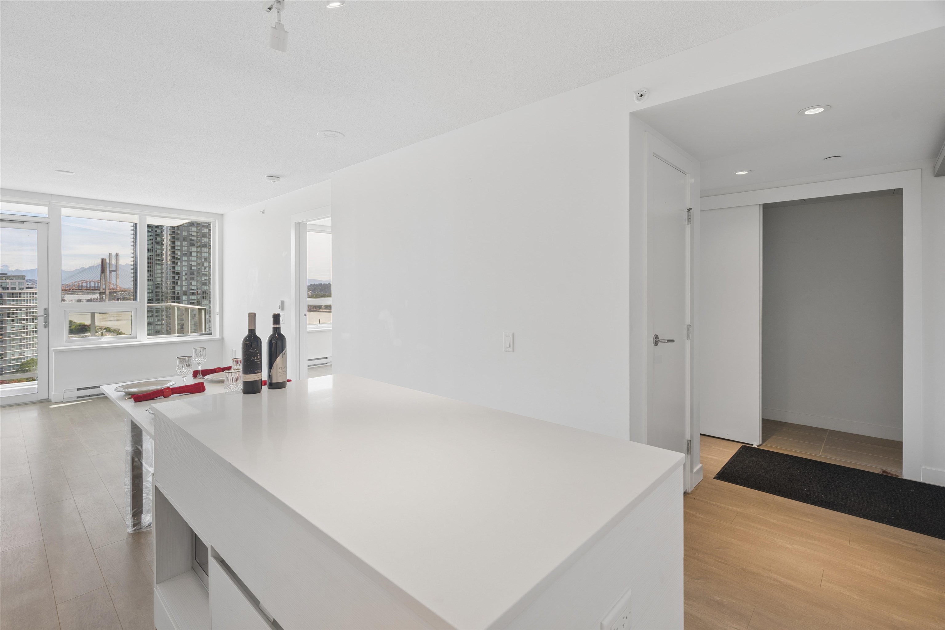 1901 908 QUAYSIDE DRIVE
