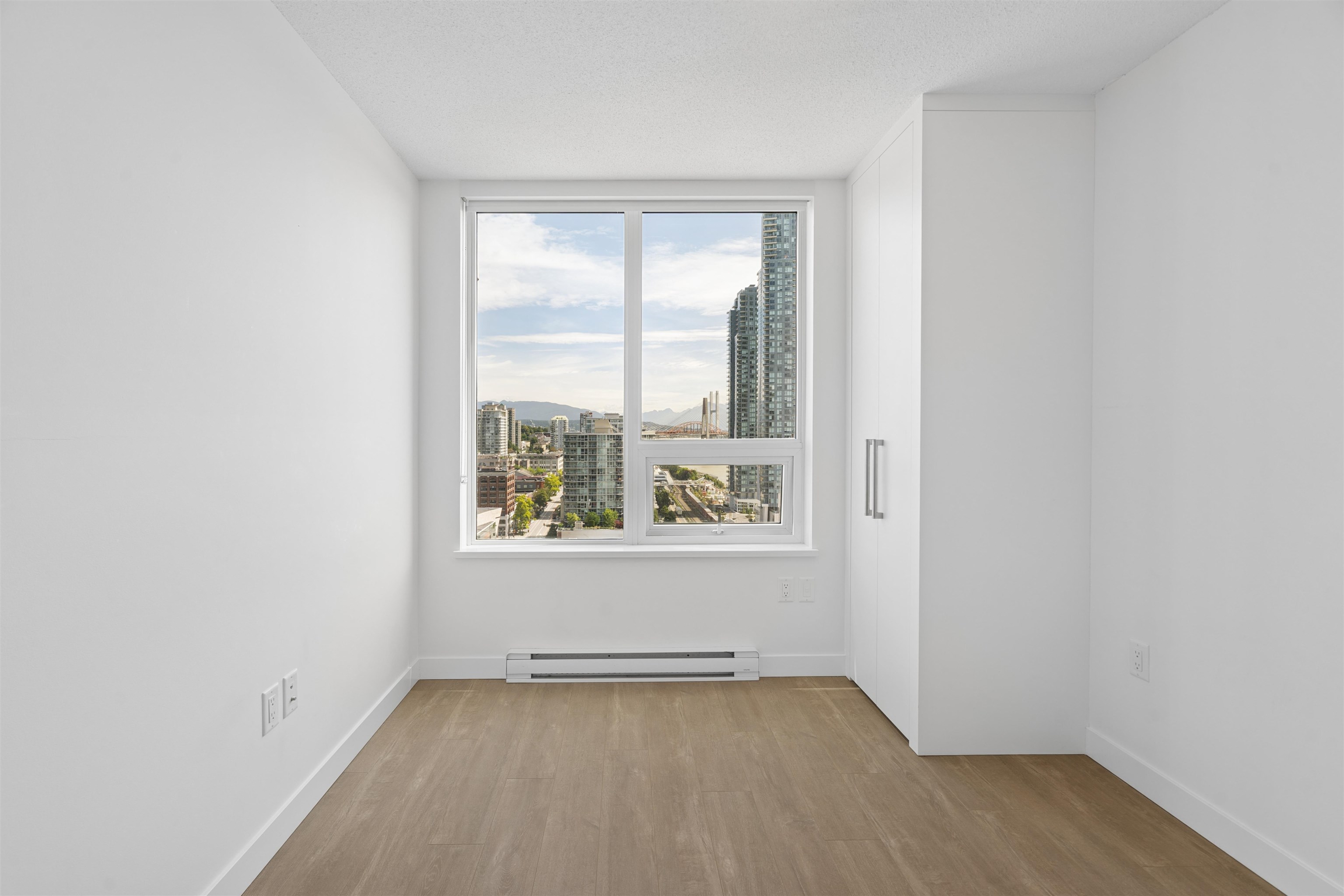 1901 908 QUAYSIDE DRIVE