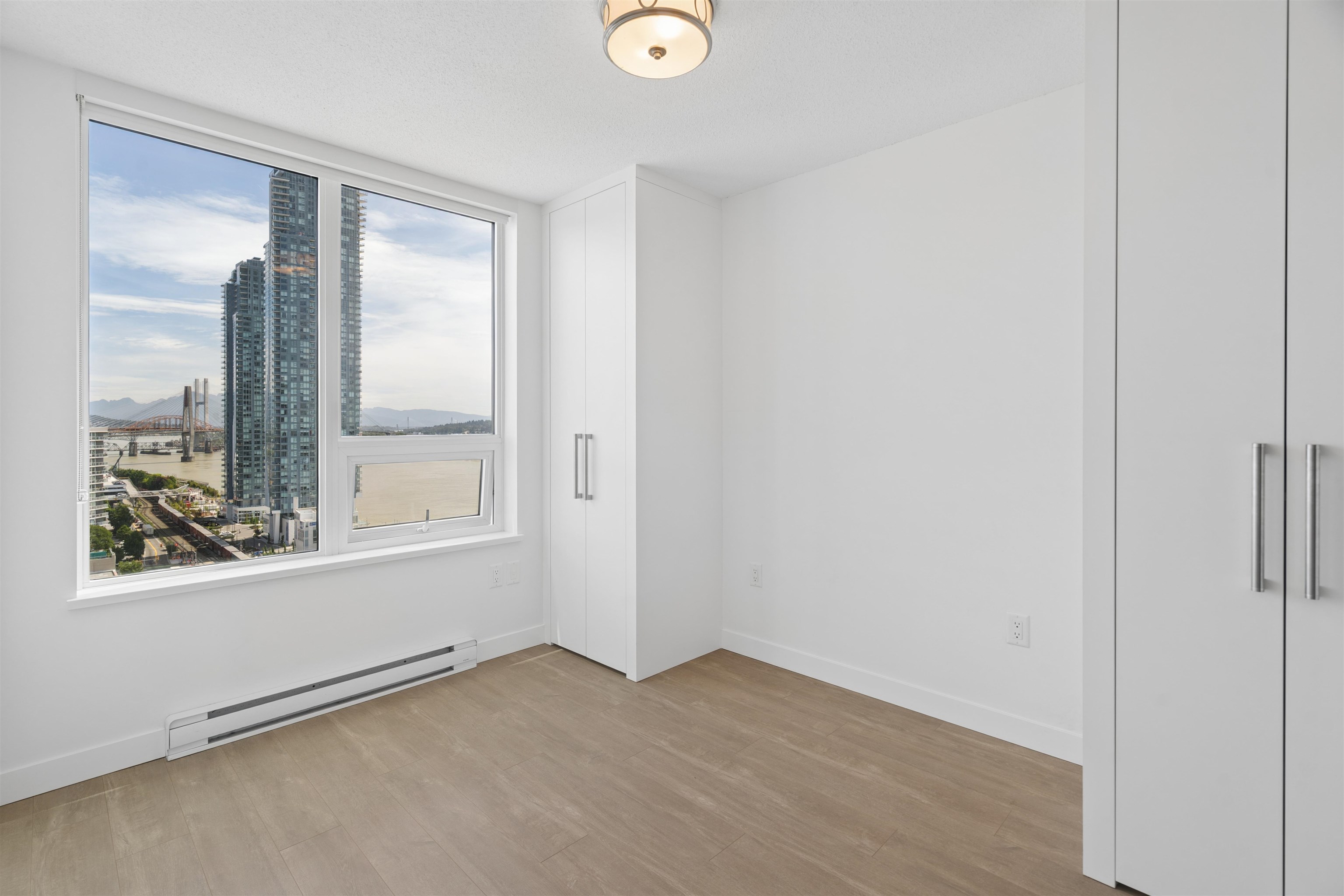 1901 908 QUAYSIDE DRIVE