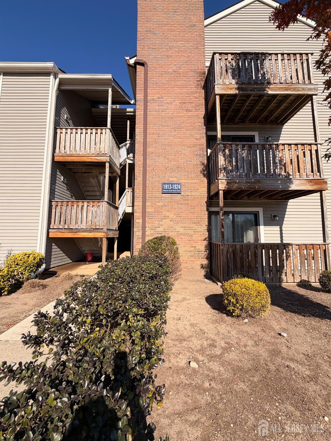 1917 Ravens Crest Drive