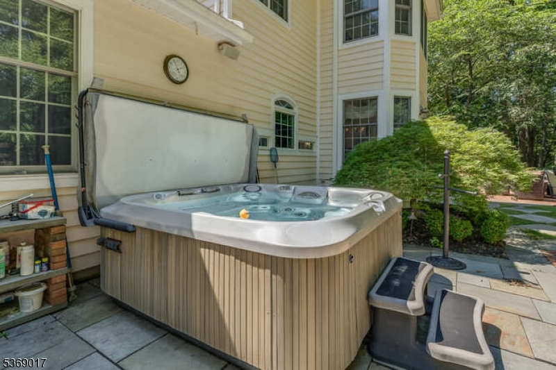 16 Overlook Rd