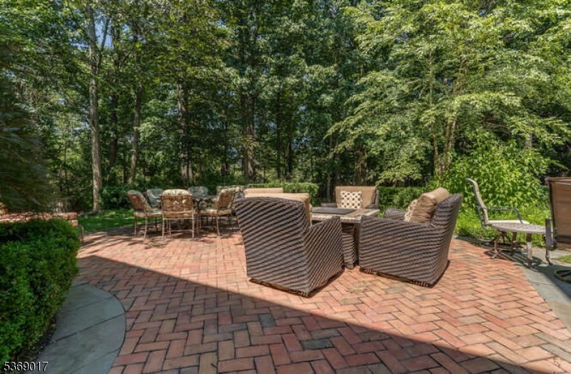 16 Overlook Rd