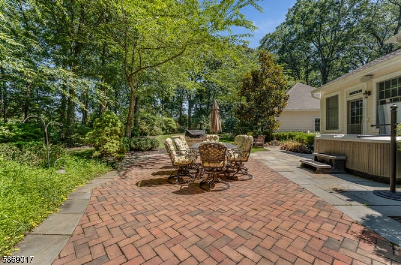 16 Overlook Rd