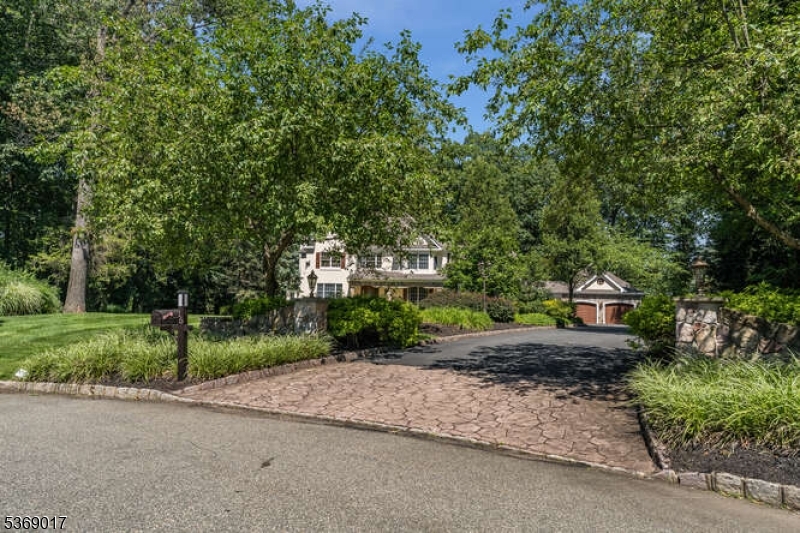 16 Overlook Rd