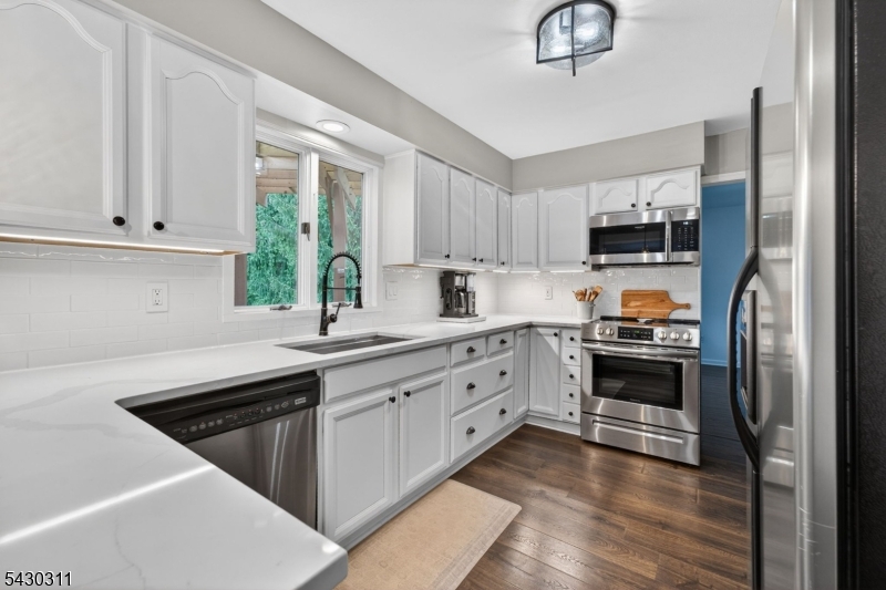 13 High View Drive