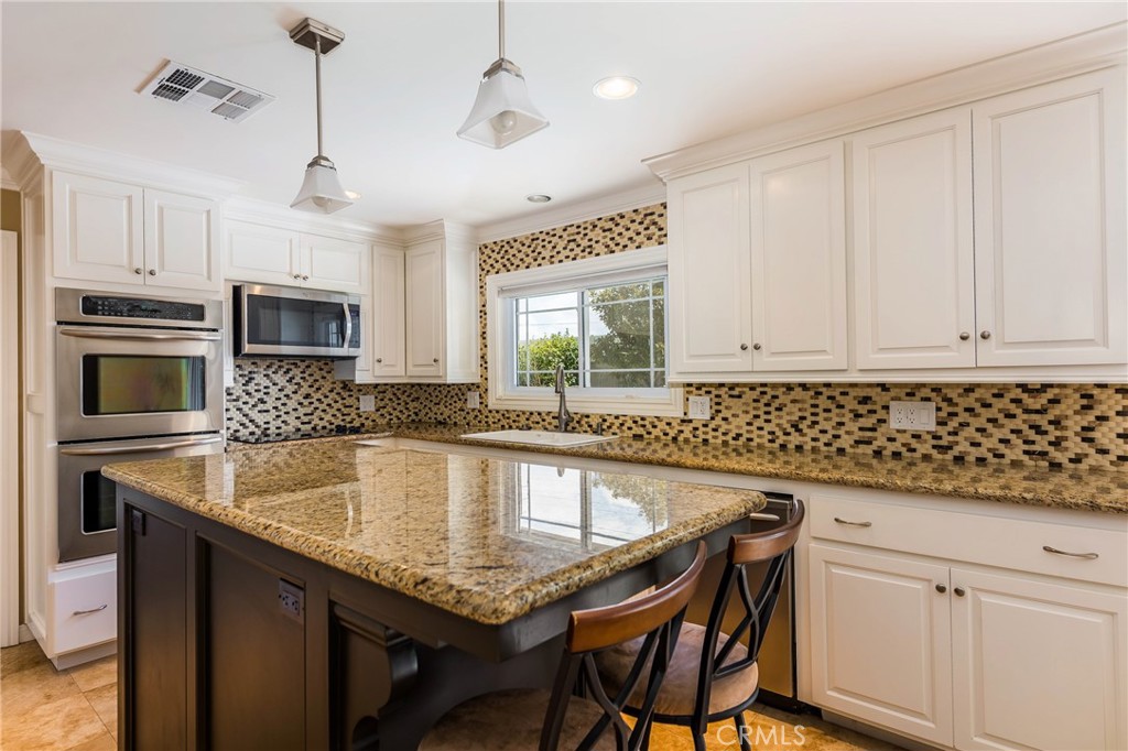 20252 Ravenwood Lane