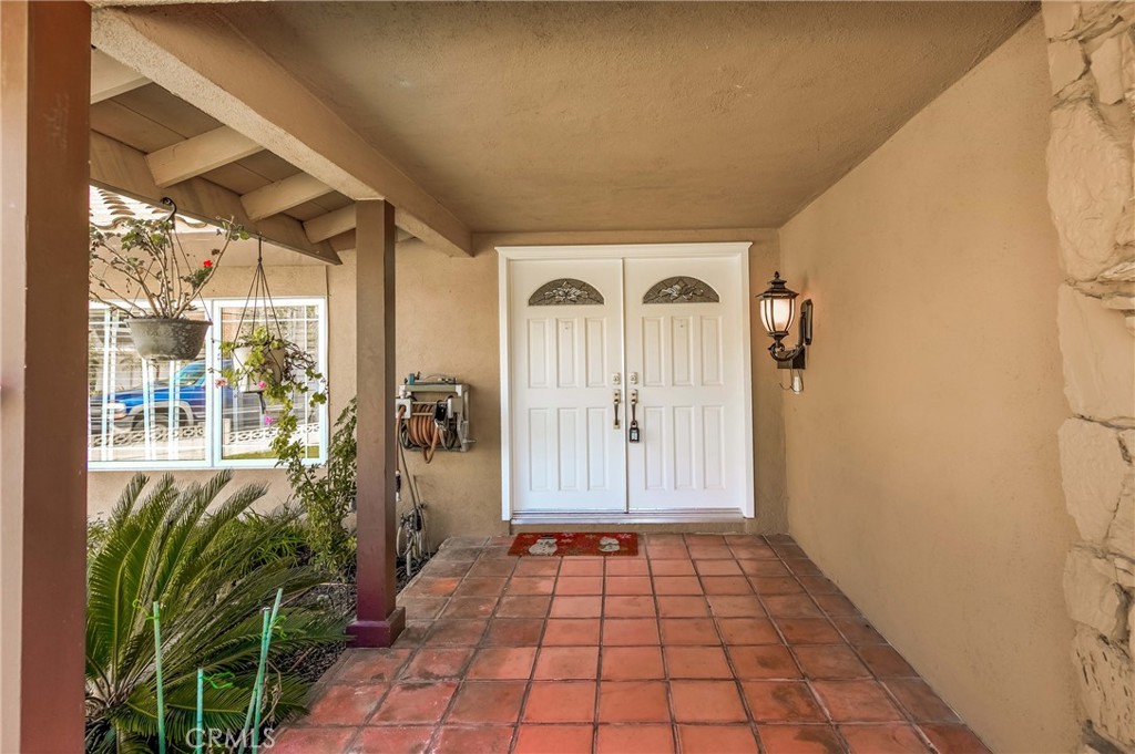 20252 Ravenwood Lane