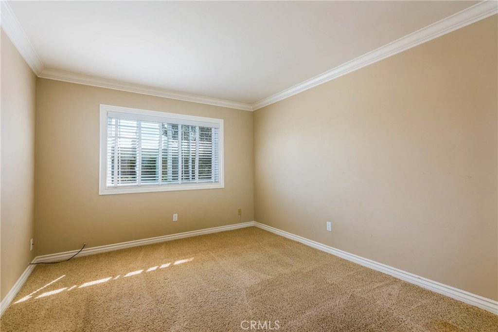 20252 Ravenwood Lane