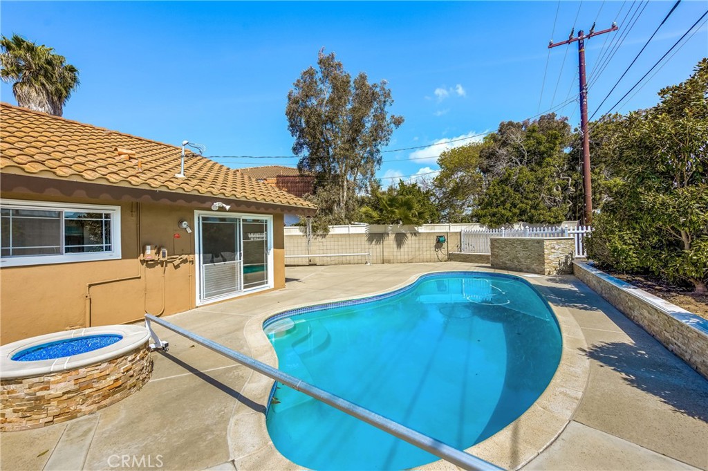 20252 Ravenwood Lane