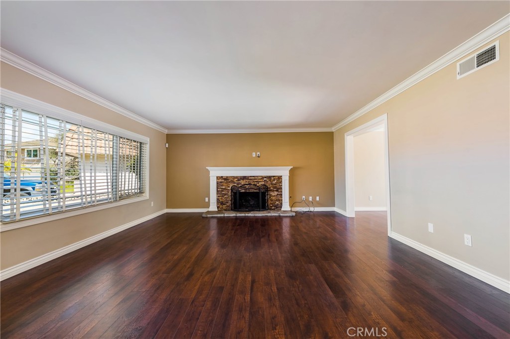 20252 Ravenwood Lane