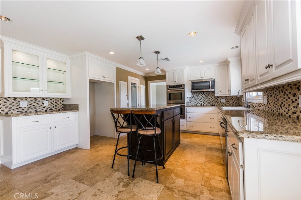 20252 Ravenwood Lane