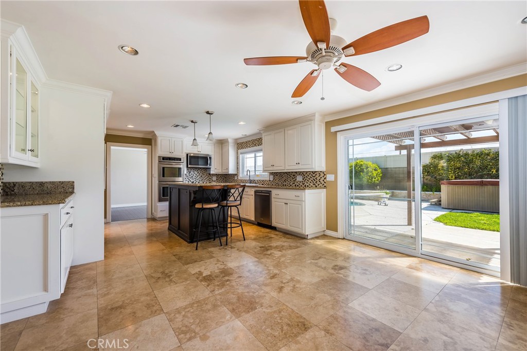 20252 Ravenwood Lane