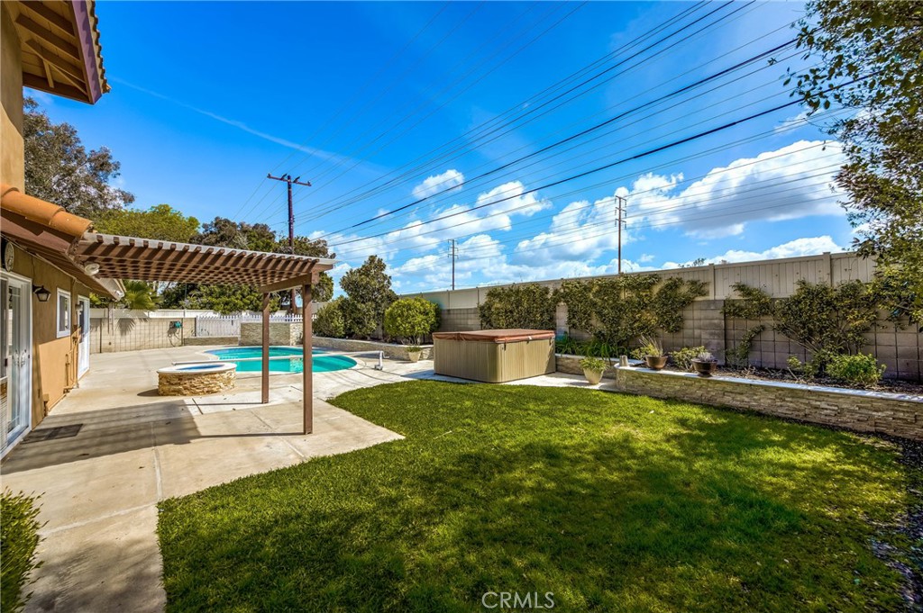 20252 Ravenwood Lane