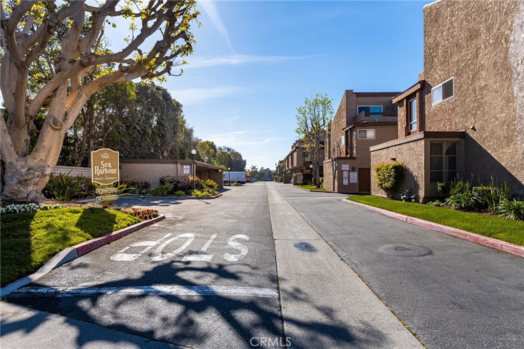 17030 Bluewater Ln