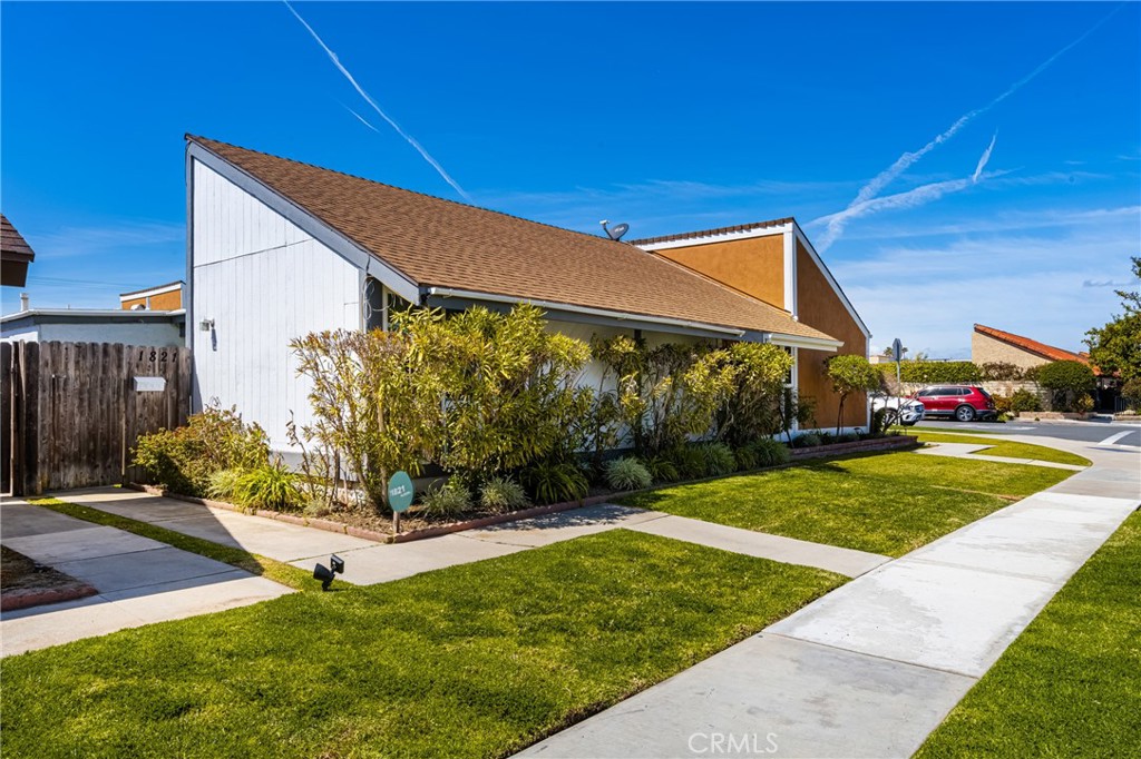 1821 Alsuna Lane