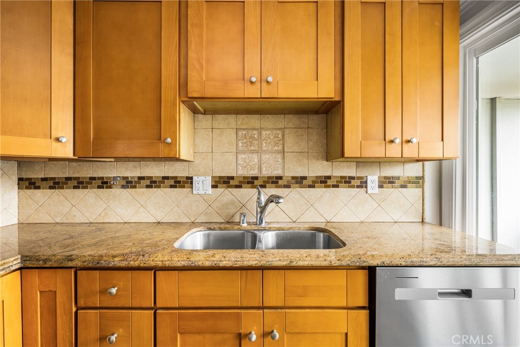 16842 Pacific Coast 102