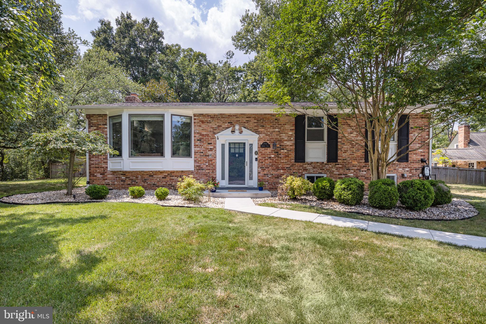 8704 SUDBURY PLACE