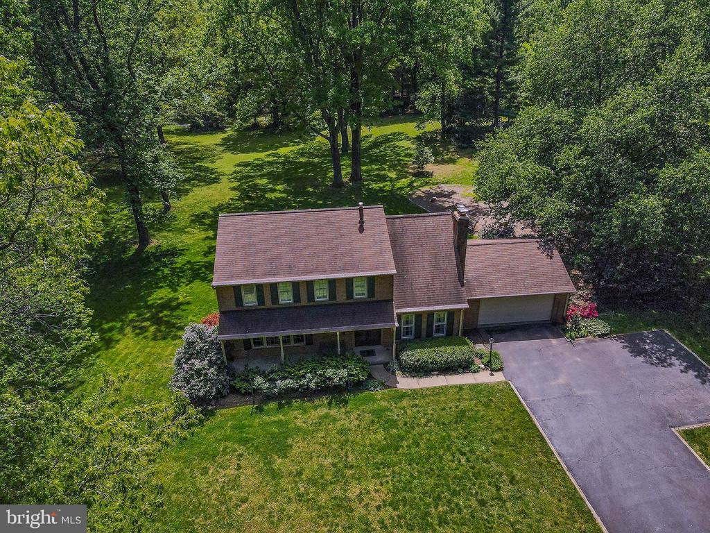 5725 SMOKE RISE LANE